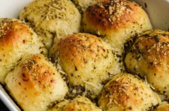 Pesto Parmesan Dinner Rolls – The Keep At Re...
