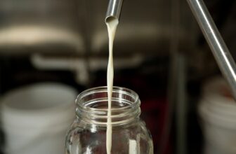 Infectious Fowl Flu Can Linger in Refrigerated Unc...