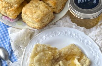HONEY BUTTERMILK BISCUITS – The Southern Gir...