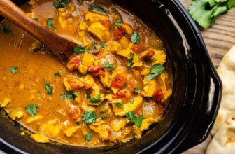 Sluggish Cooker Coconut Rooster Curry