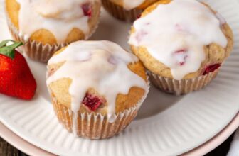 Strawberry Buttermilk Muffins | Cookies & Cup...