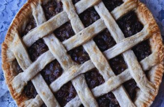 OLD FASHIONED RAISIN PIE – The Southern Girl...