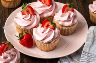 Actual Strawberry Buttercream Frosting | Cookies a...